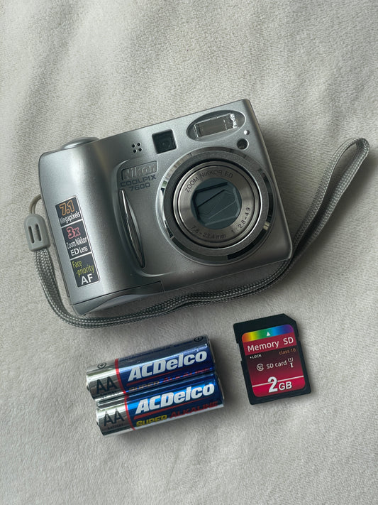 Nikon CoolPix 7600 7.1 MP Digital Camera Bundle