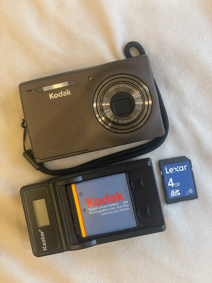 Kodak EasyShare M1033 HD 10 MP Digital Camera Bundle - Charcoal