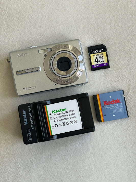 Kodak EasyShare MX1063 10.3 MP Digital Camera Bundle - Silver