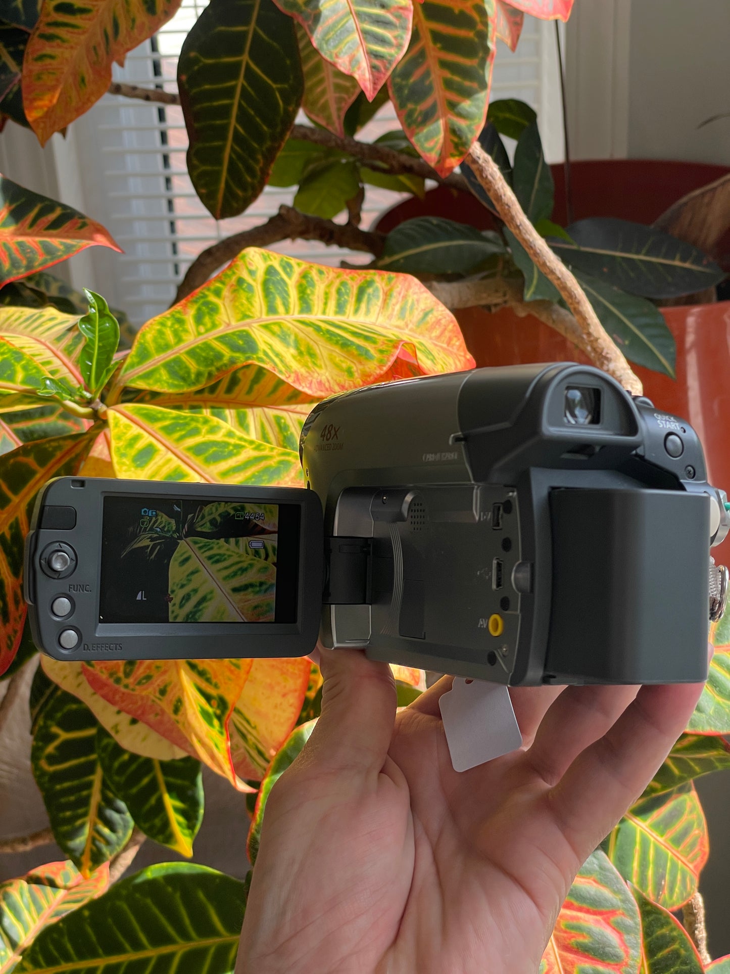 Canon Mini DV Handycam Model No. ZR950 Bundle