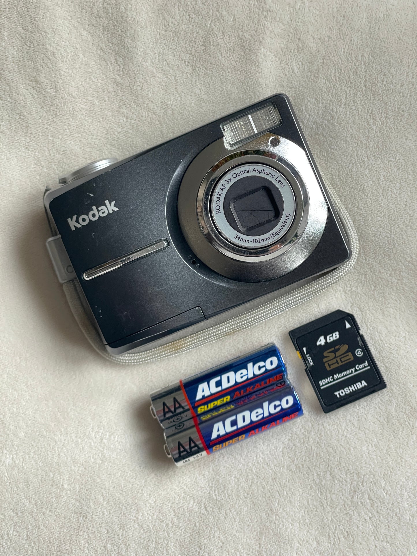 Kodak EasyShare CD1013 10.3 MP Digital Camera Bundle - Black