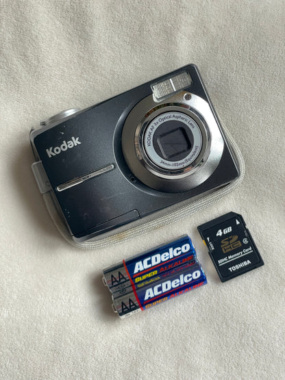 Kodak EasyShare CD1013 10.3 MP Digital Camera Bundle - Black
