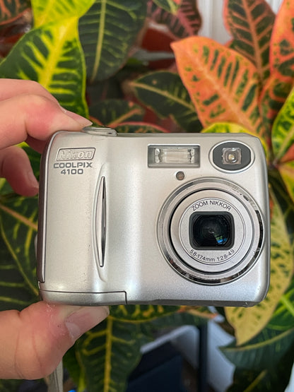 Nikon CoolPix 4100 4.0 MP Digital Camera Bundle