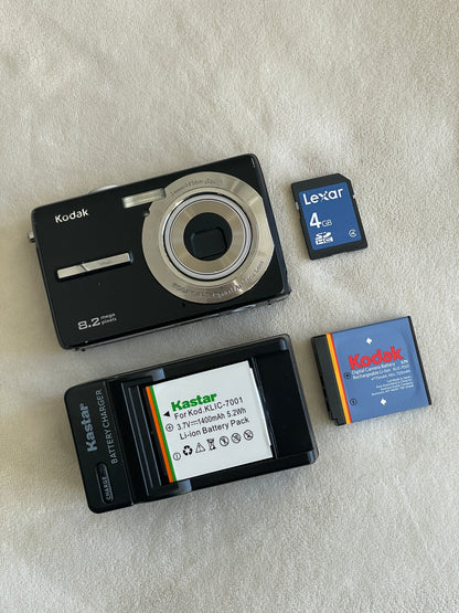 Kodak EasyShare M863 8.2 MP Digital Camera Bundle - Black