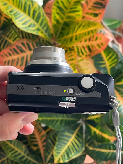 Nikon CoolPix L1 6.2 MP Digital Camera Bundle - Black