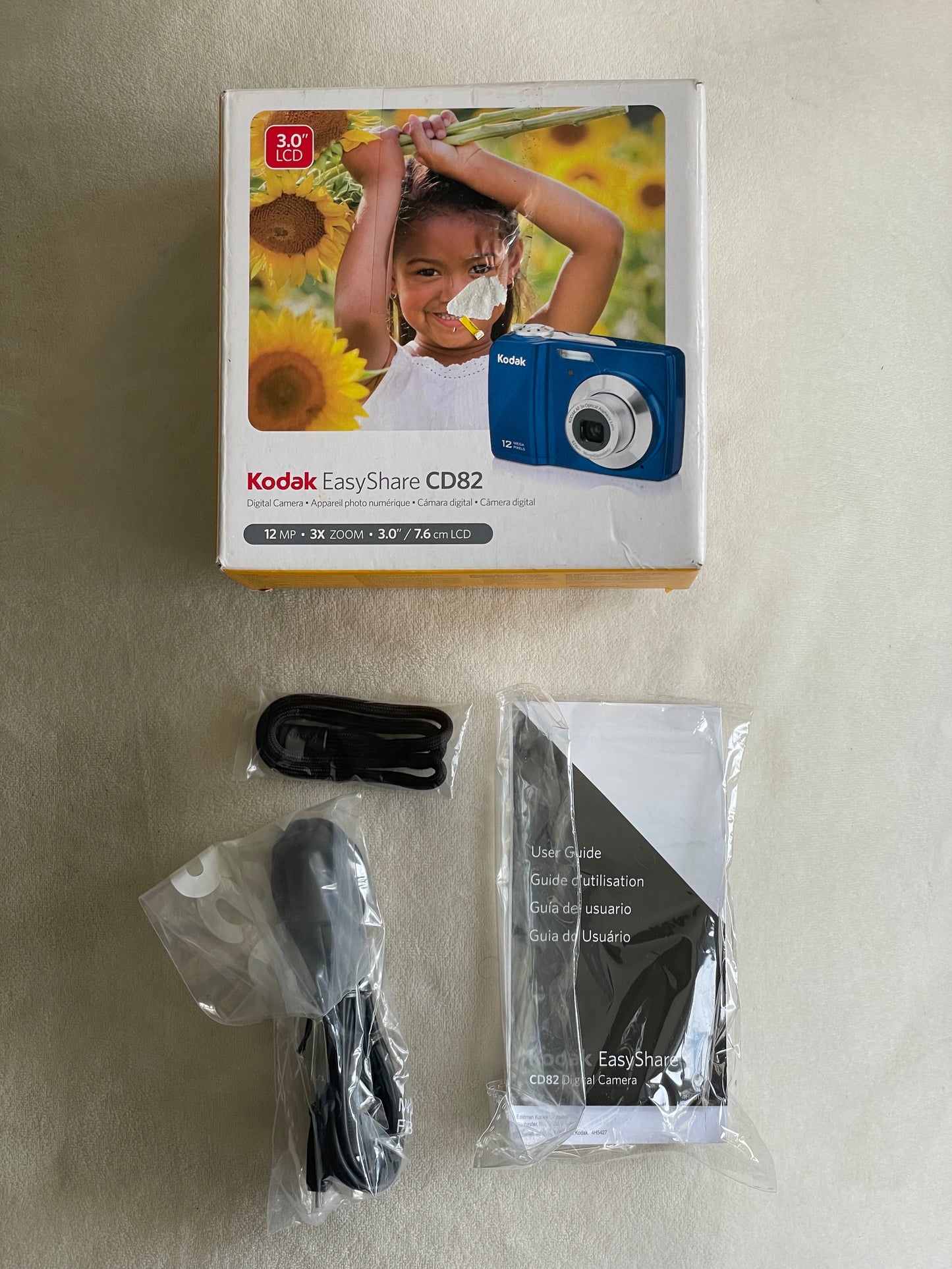 Kodak EasyShare CD82 12 MP Digital Camera Bundle - Blue (In Box)