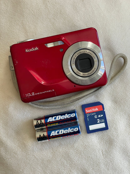 Kodak EasyShare C180 10.2 MP Digital Camera Bundle - Red