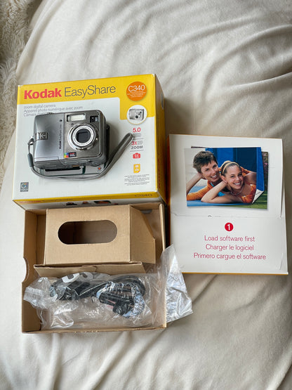 Kodak EasyShare C340 5.0 MP Digital Camera Bundle - In Box