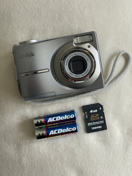 Kodak EasyShare C813 8.2 MP Digital Camera Bundle - Grey