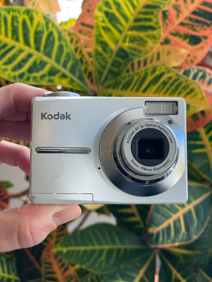 Kodak EasyShare C613 6.2 MP Digital Camera Bundle - White