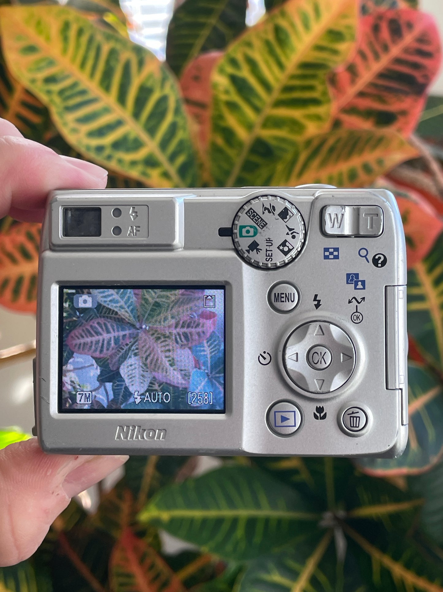 Nikon CoolPix 7600 7.1 MP Digital Camera Bundle - Silver