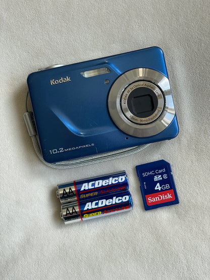 Kodak EasyShare C180 10.2 MP Digital Camera Bundle - Blue
