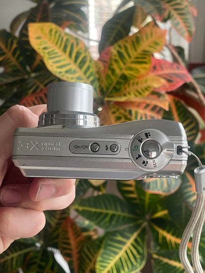 Kodak EasyShare C1013 10.3 MP Digital Camera Bundle - Silver