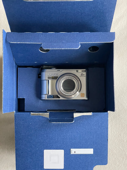 Panasonic Lumix LZ2 5.0 MP Digital Camera Bundle - Silver - Complete in Box
