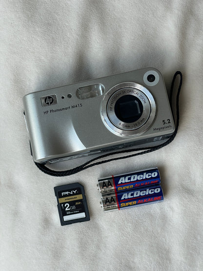 HP Photosmart M415 5.2 MP Digital Camera Bundle - Silver