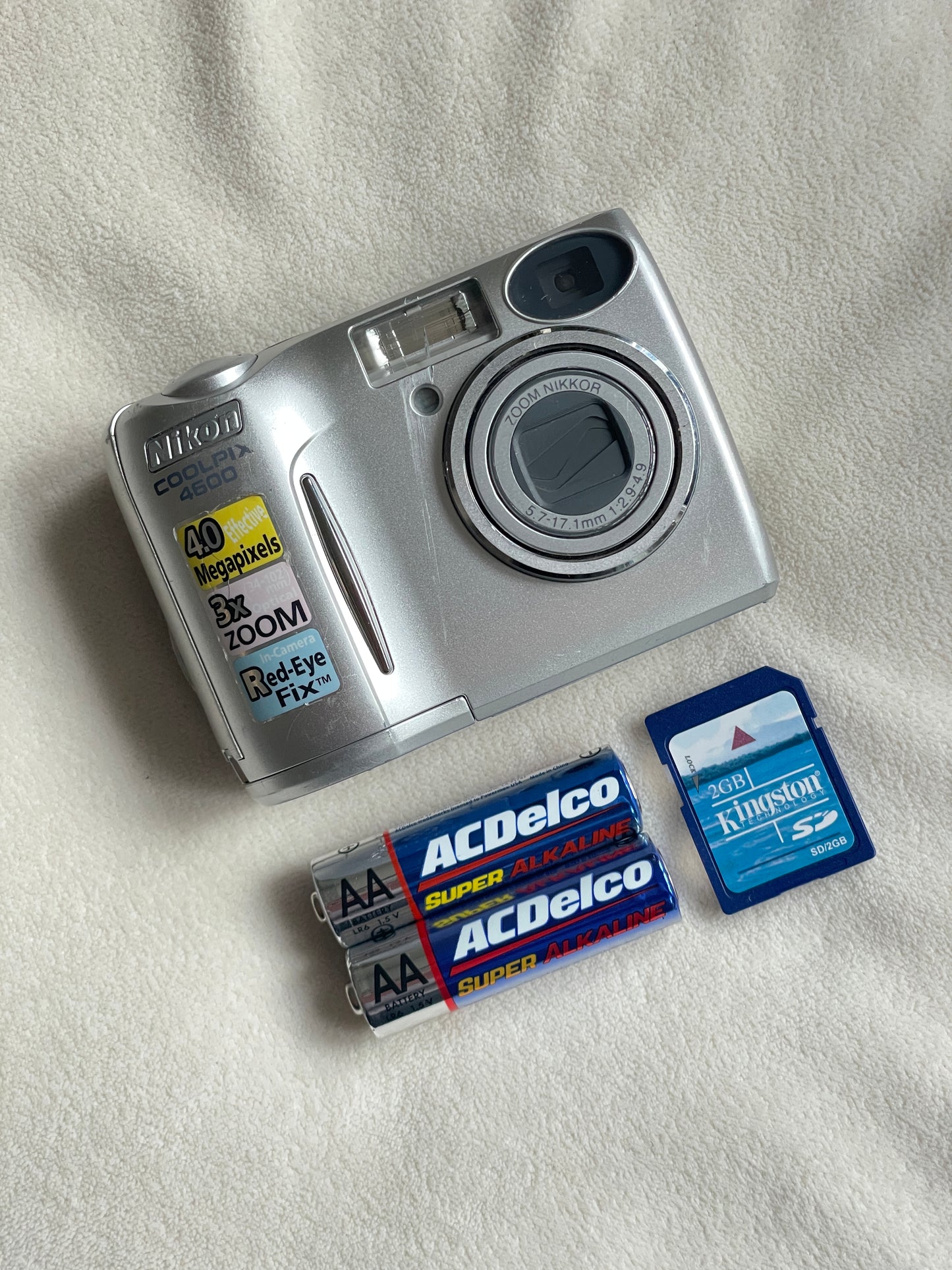 Nikon CoolPix E4600 4.0 MP Digital Camera Bundle - Silver