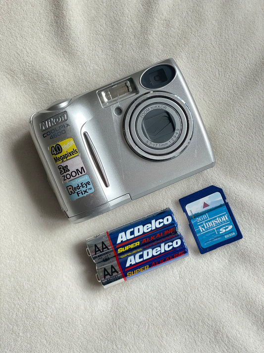 Nikon CoolPix E4600 4.0 MP Digital Camera Bundle - Silver