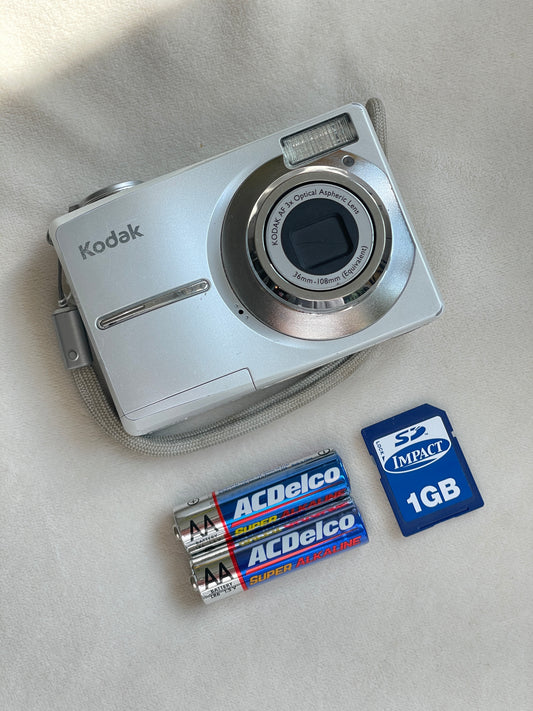 Kodak EasyShare C613 6.2 MP Digital Camera Bundle - White