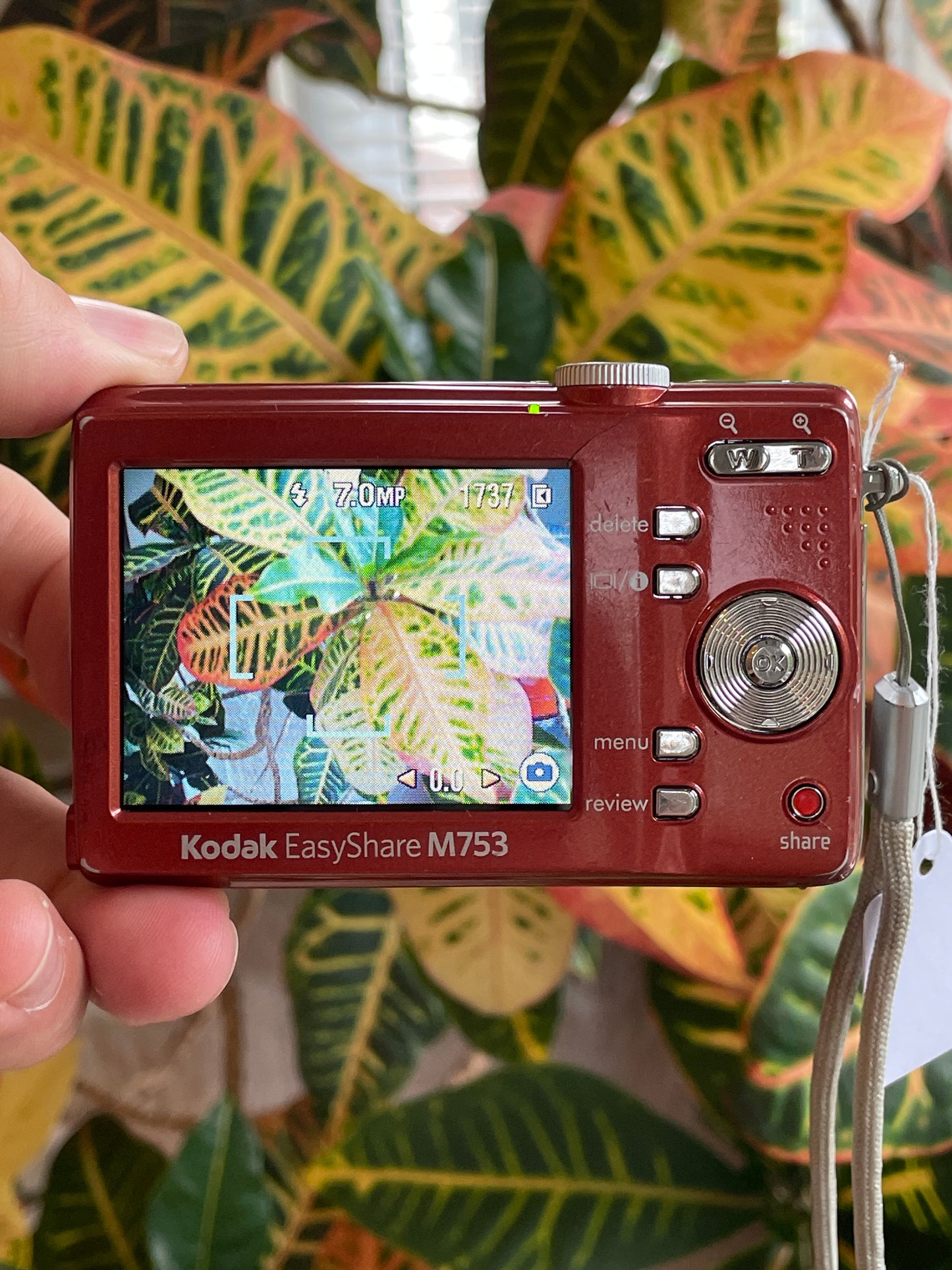 Kodak EasyShare M753 7.0 MP Digital Camera Bundle - Sparkly Orange
