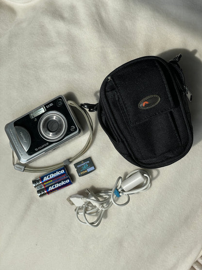 Fujifilm FinePix A510 5.1 MP Digital Camera Bundle - Black