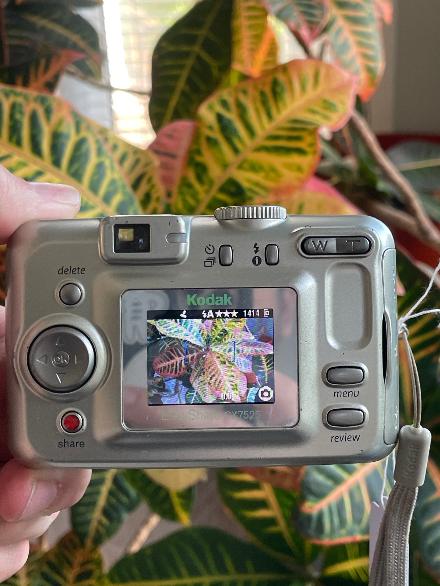 Kodak EasyShare CX7525 5.0 MP Digital Camera Bundle - Silver