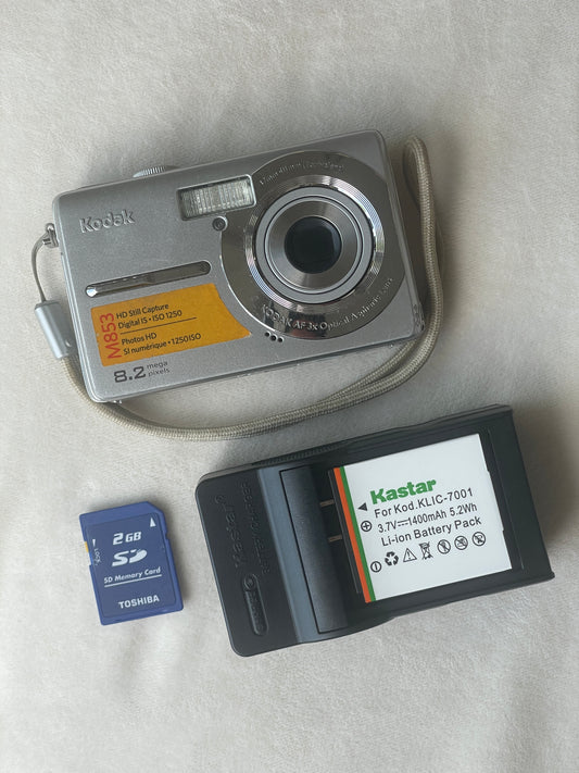 Kodak EasyShare MD853 8.2 MP Digital Camera Bundle - Silver