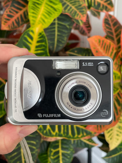 Fujifilm FinePix A510 5.1 MP Digital Camera Bundle - Black