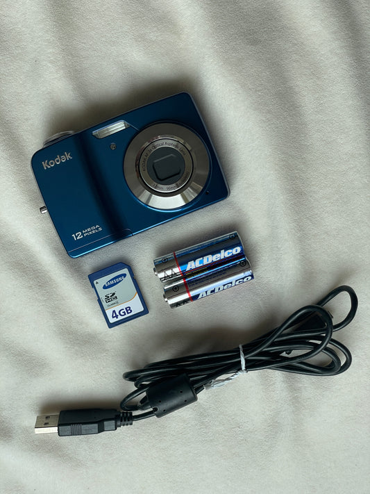 Kodak EasyShare CD82 12 MP Digital Camera Bundle - Blue