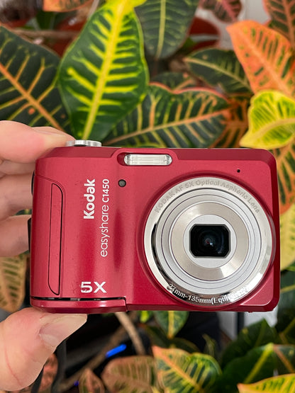 Kodak EasyShare C1450 14 MP Digital Camera Bundle - Red