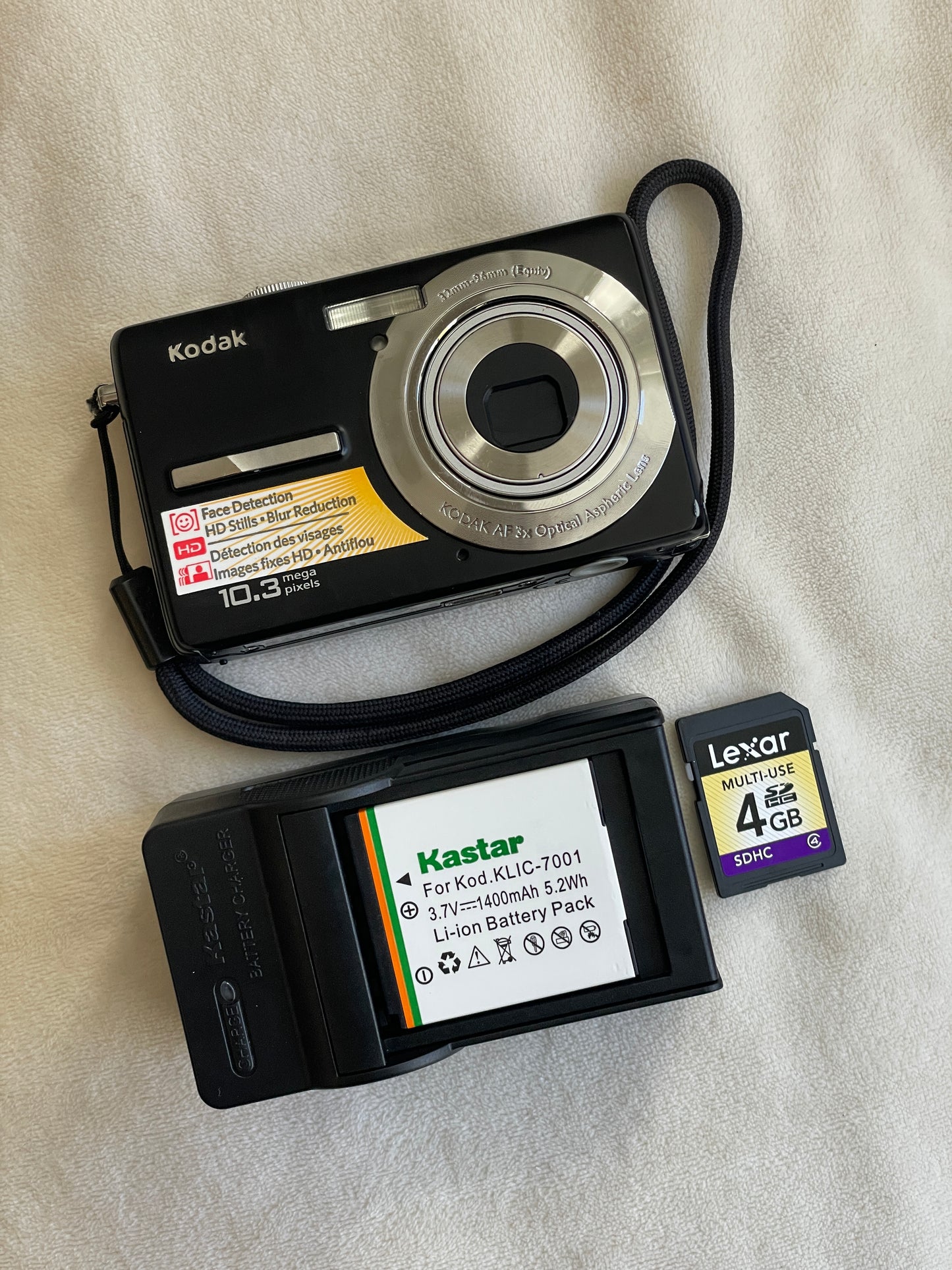 Kodak EasyShare M1063 10.3 MP Digital Camera Bundle - Black
