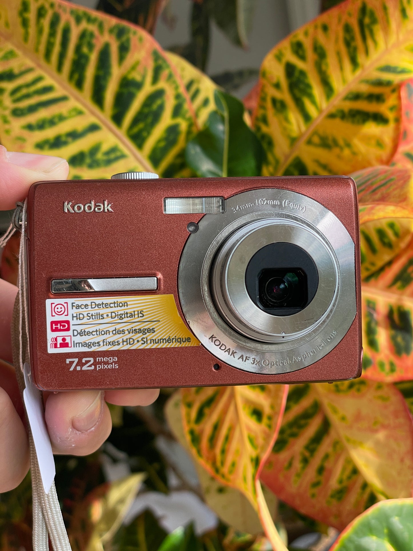 Kodak EasyShare M763 7.2 MP Digital Camera Bundle - Sparkly Orange