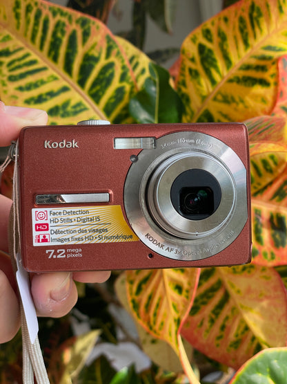 Kodak EasyShare M763 7.2 MP Digital Camera Bundle - Sparkly Orange