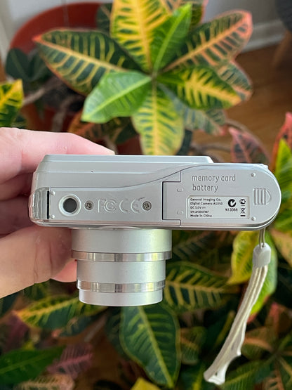 GE A1050 10.1 MP Digital Camera Bundle - Silver