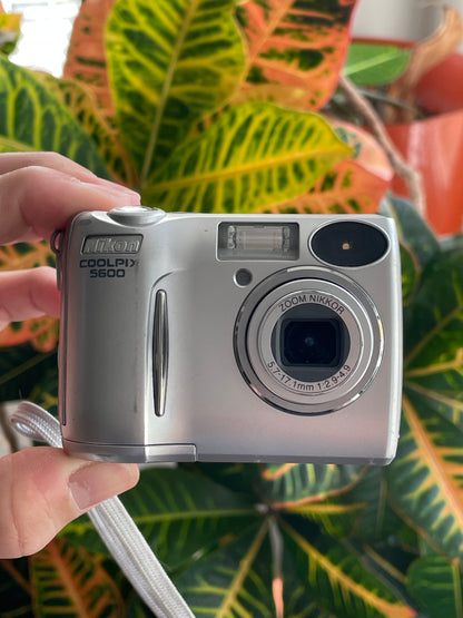Nikon CoolPix 5600 5 MP Digital Camera Bundle - Silver
