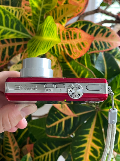 Kodak EasyShare MD863 8.2 MP Digital Camera Bundle - Red