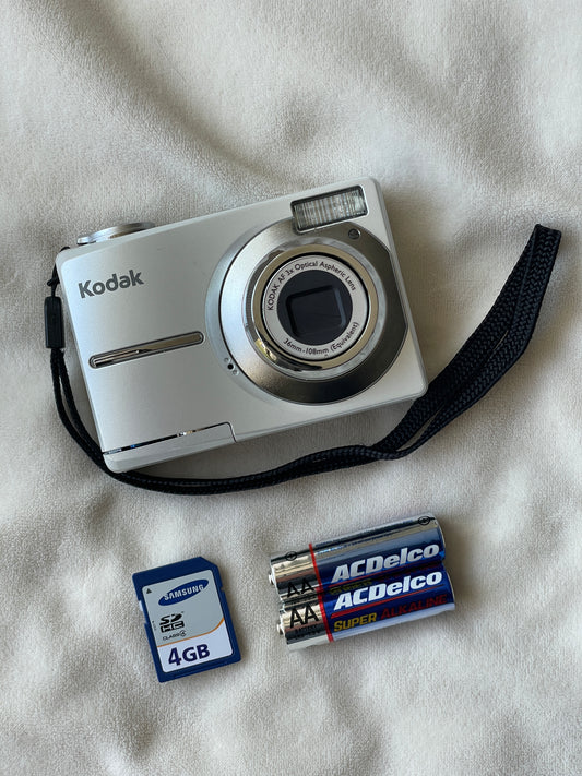 Kodak EasyShare C613 6.2 MP Digital Camera Bundle - Pearl White