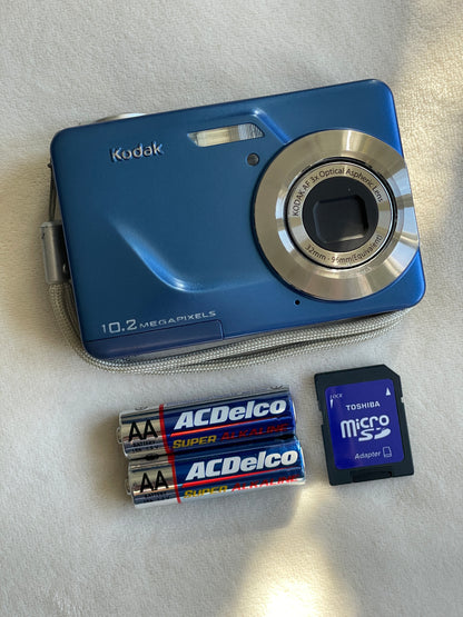 Kodak EasyShare C180 10.2 MP Digital Camera Bundle - Blue