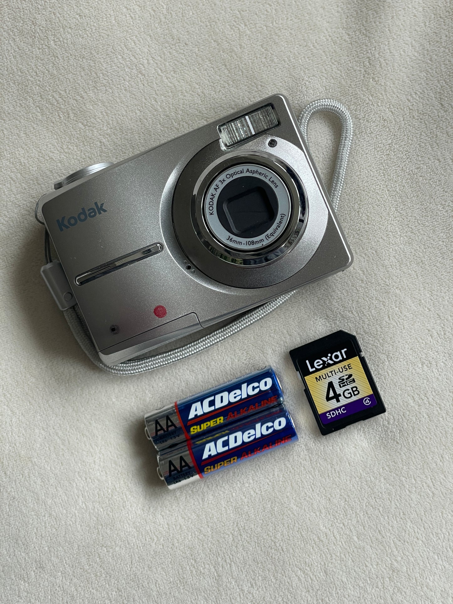 Kodak EasyShare C713 7.0 MP Digital Camera Bundle - Silver
