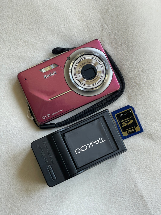 Kodak EasyShare M341 12.2 MP Digital Camera Bundle - Rose