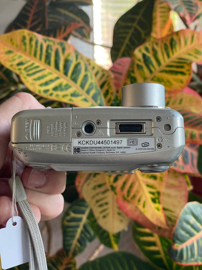 Kodak EasyShare CX7525 5.0 MP Digital Camera Bundle - Silver
