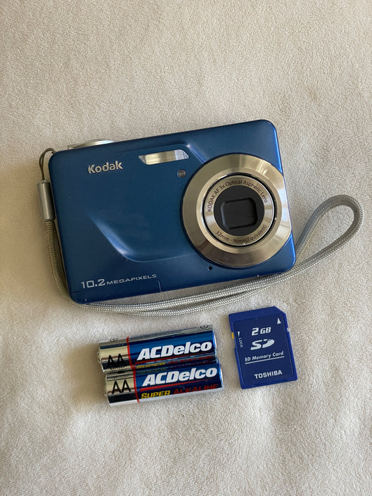 Kodak EasyShare C180 10.2 MP Digital Camera Bundle - Blue