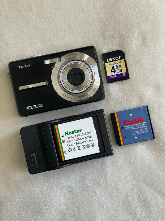 Kodak EasyShare M1063 10.3 MP Digital Camera Bundle - Black