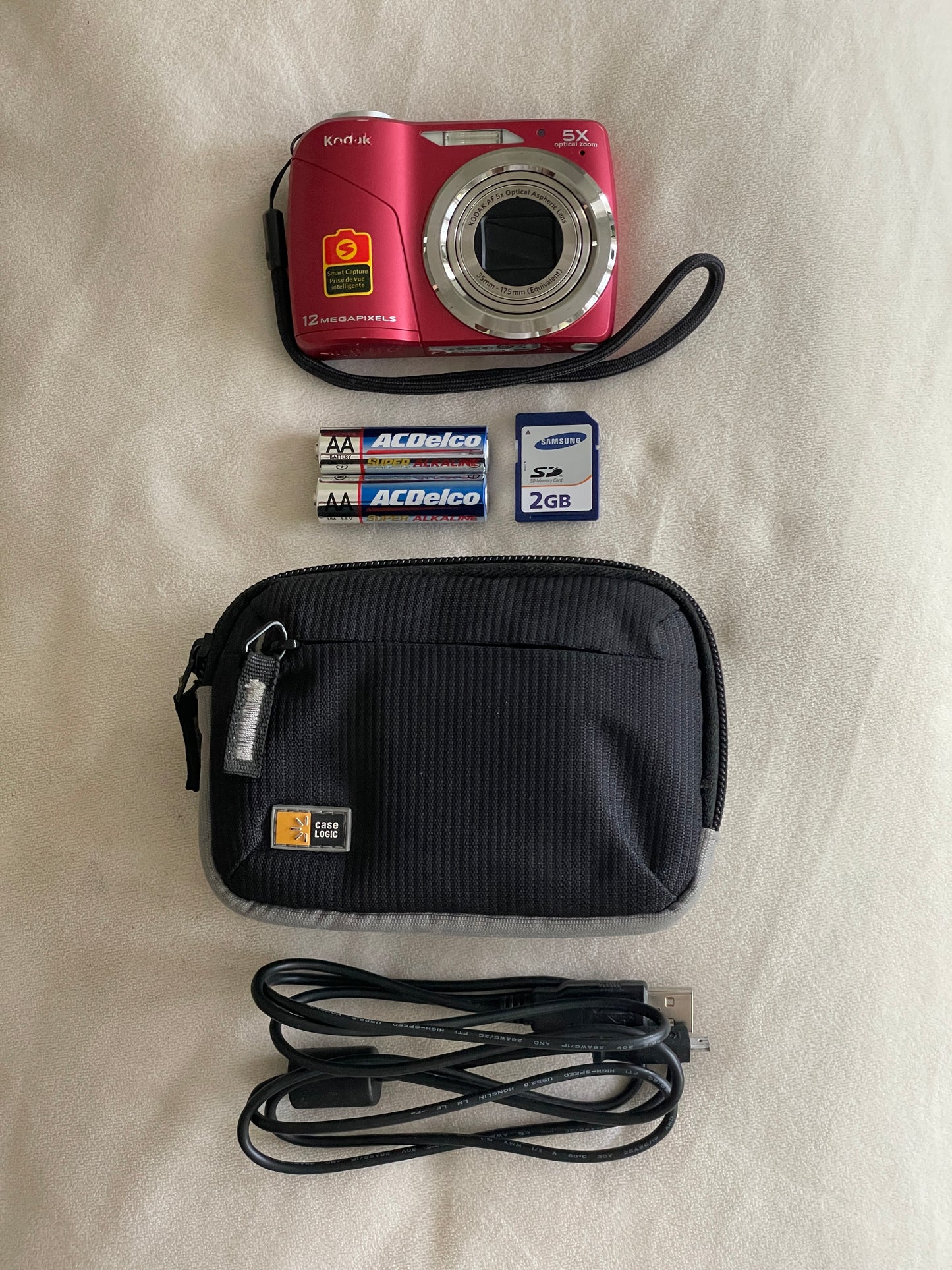 Kodak EasyShare C190 12 MP Digital Camera Bundle - In Box