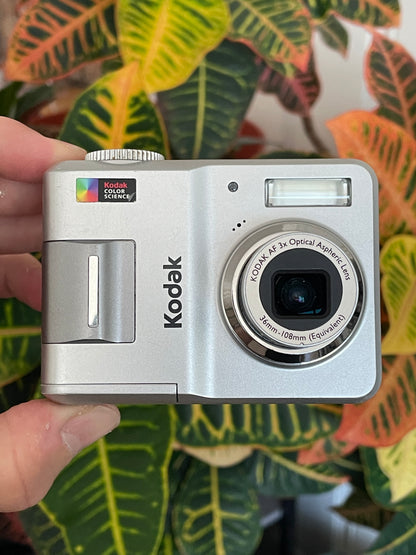 Kodak EasyShare C433 4.0 MP Digital Camera Bundle - Silver