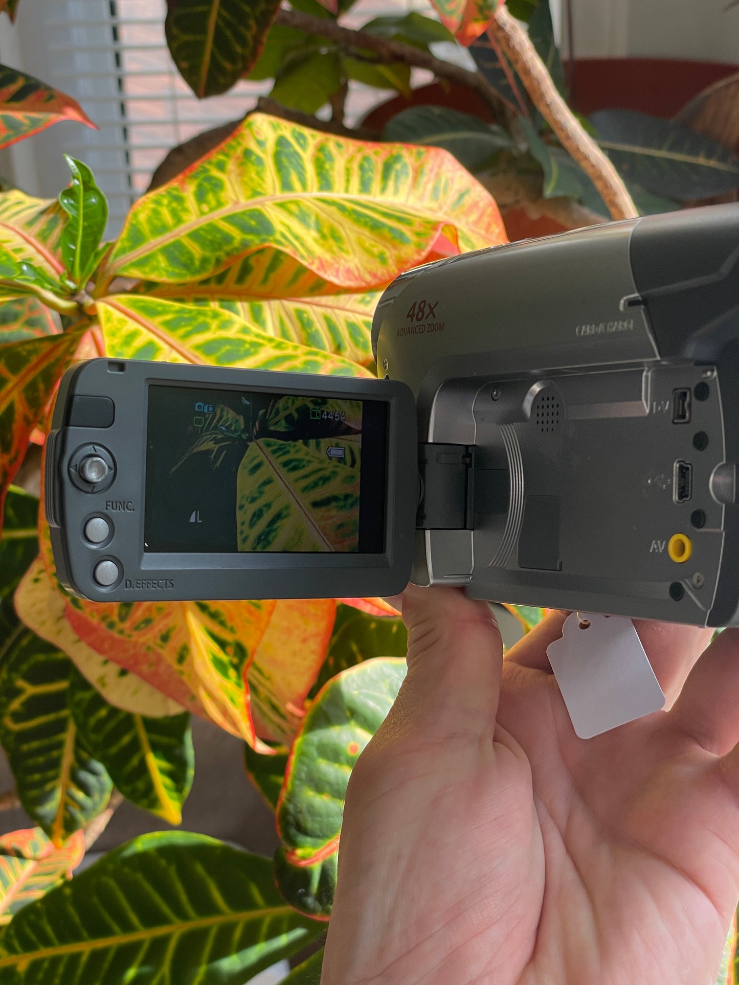 Canon Mini DV Handycam Model No. ZR950 Bundle