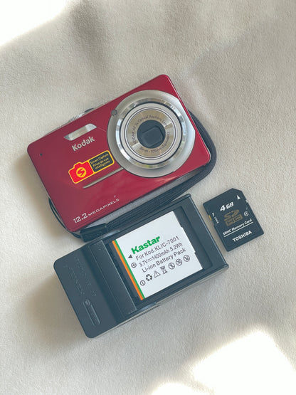 Kodak EasyShare M341 12.2 MP Digital Camera Bundle - Candy Red