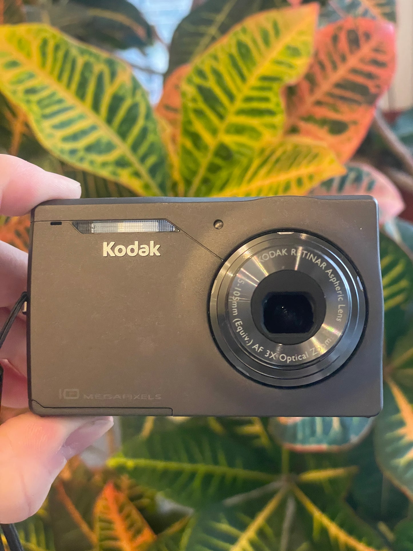 Kodak EasyShare M1033 HD 10 MP Digital Camera Bundle - Charcoal