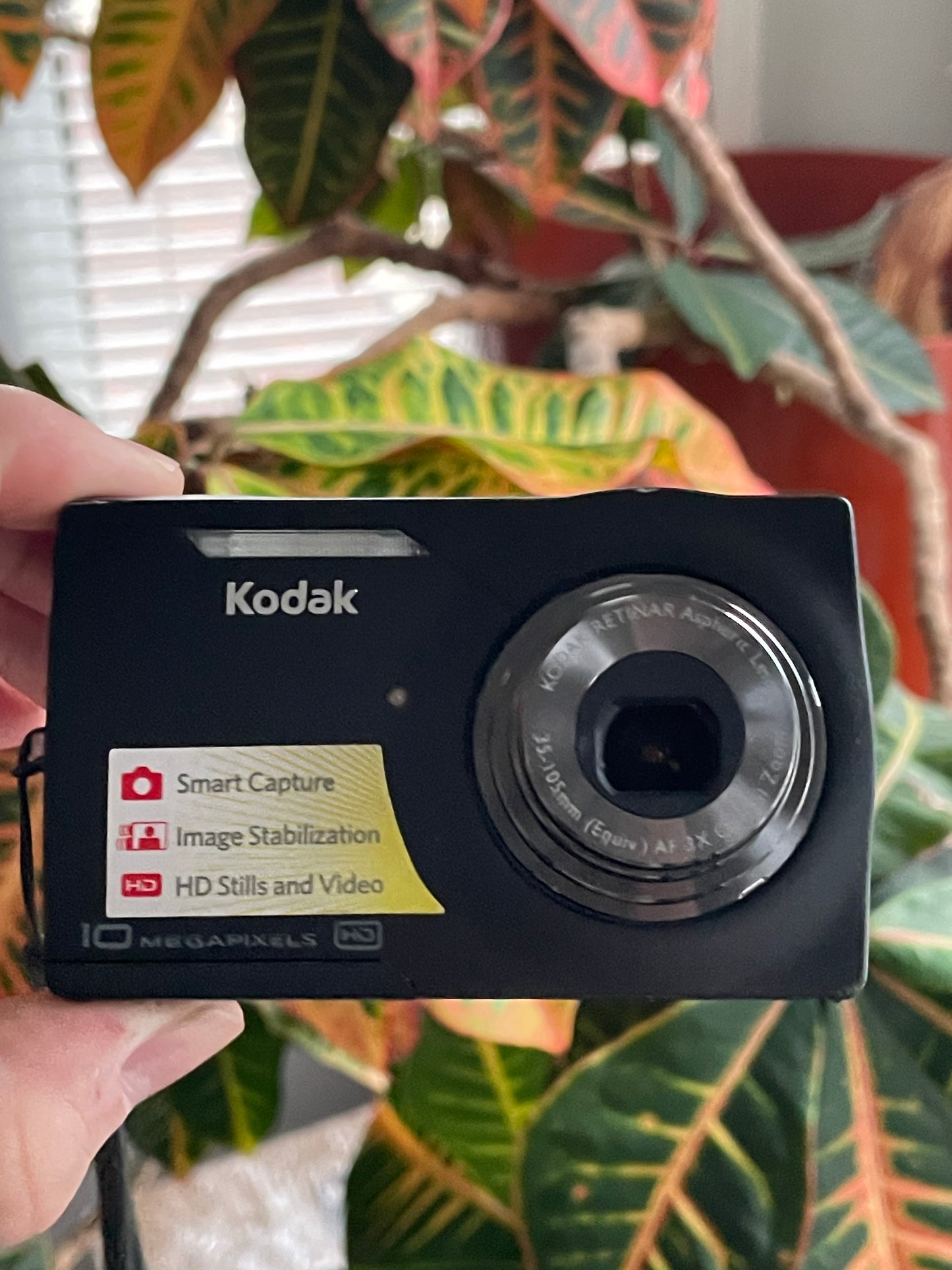 Kodak EasyShare M1093 IS 10 MP Digital Camera Bundle - Black