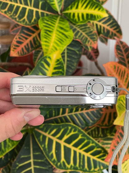 Kodak EasyShare C180 10.2 MP Digital Camera Bundle - Silver
