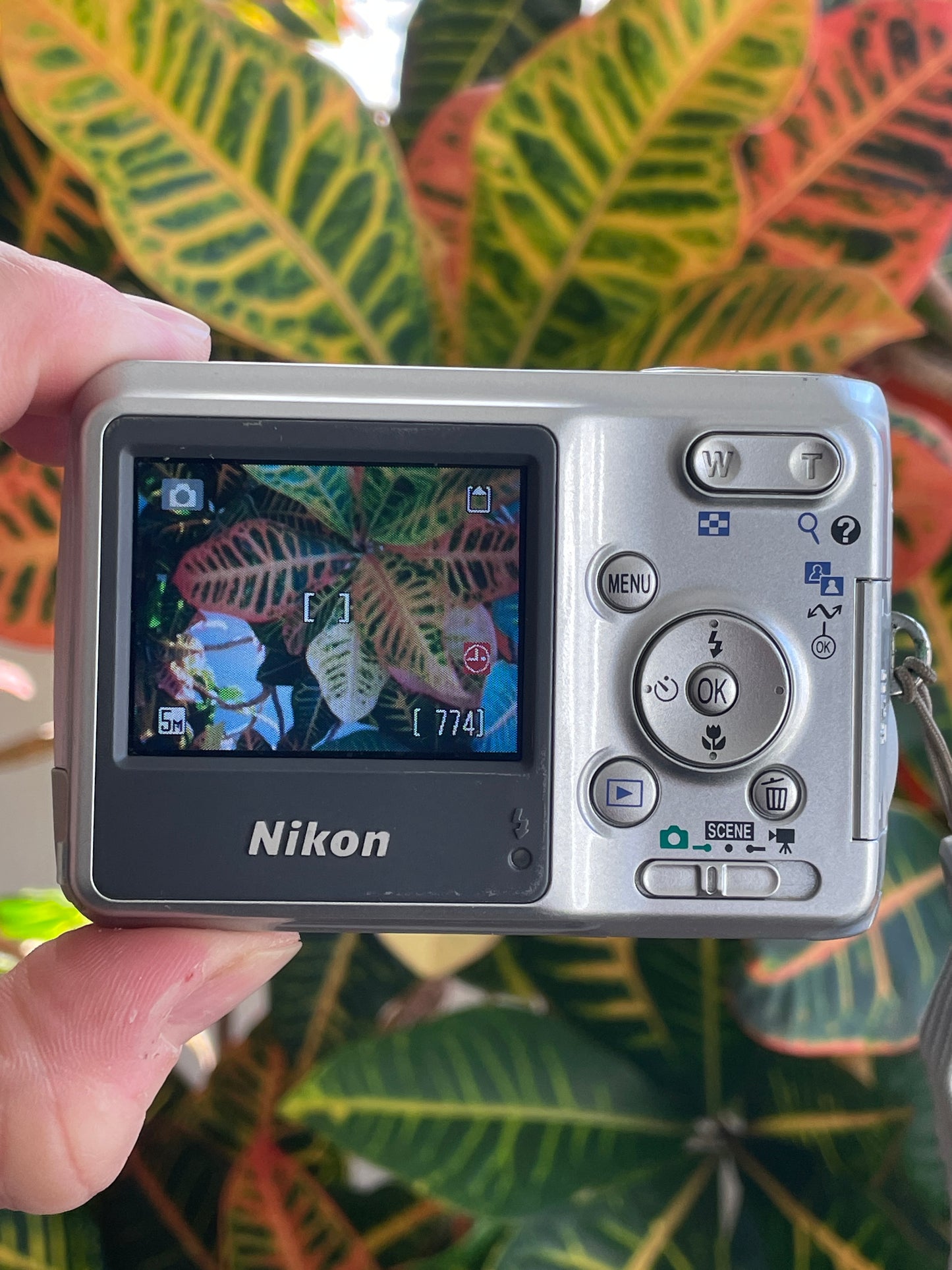 Nikon CoolPix L3 5.1 MP Digital Camera Bundle - Silver